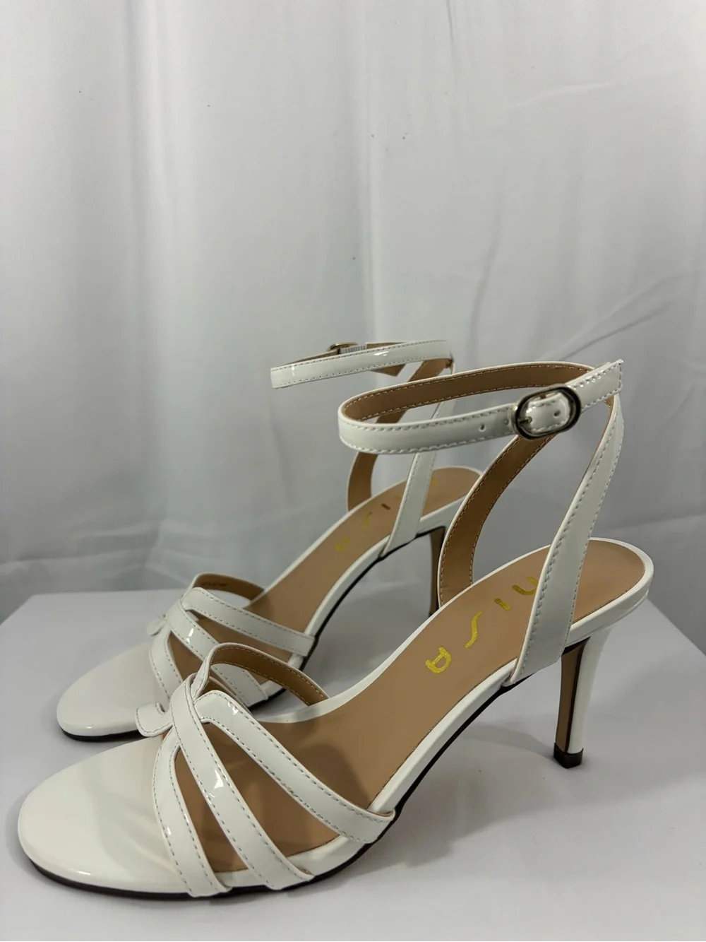 NWT Unisa Women’s Size 8 White Ankle-Strap Heels
